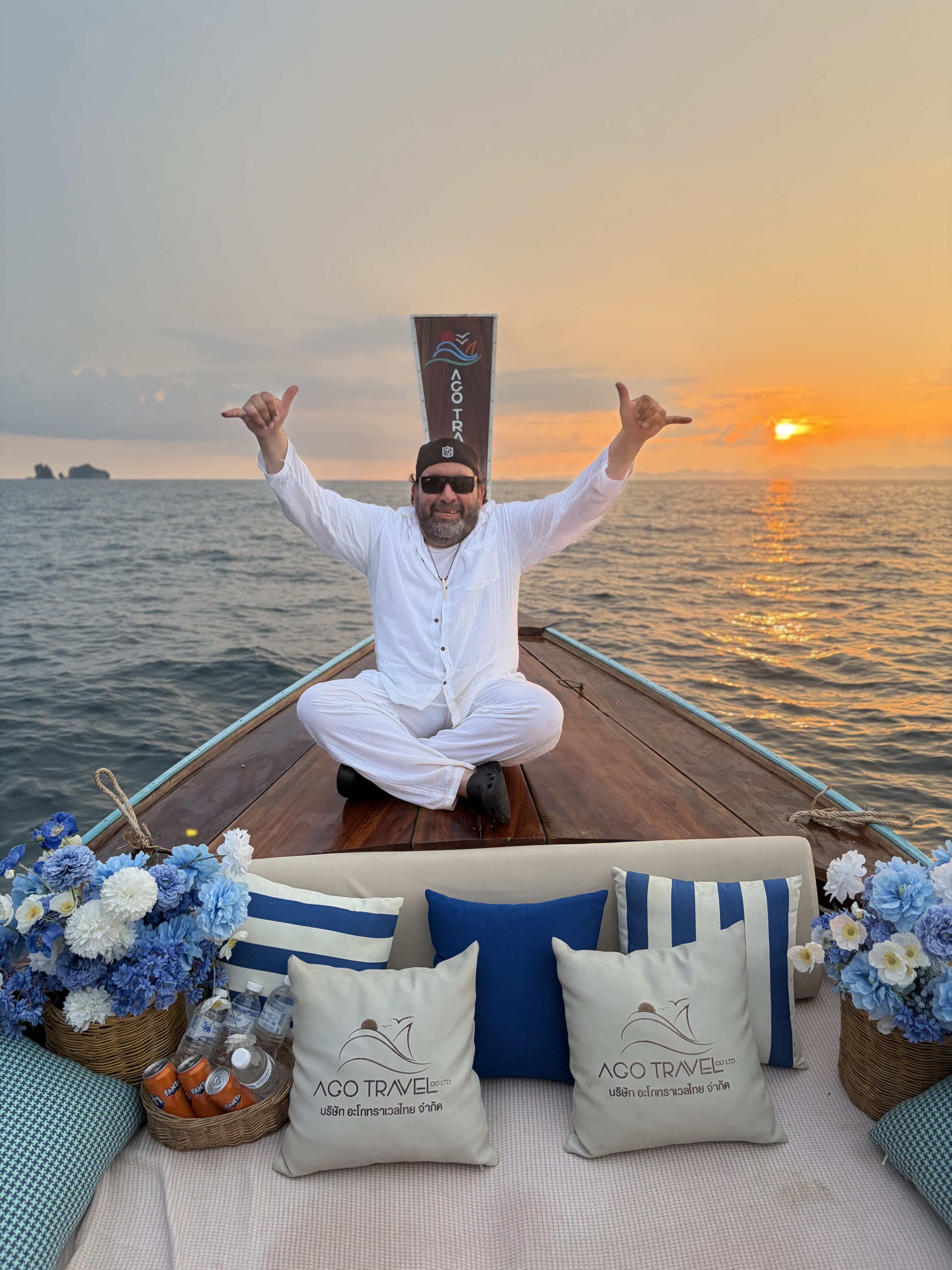 Private Luxury long tail boat 4Island